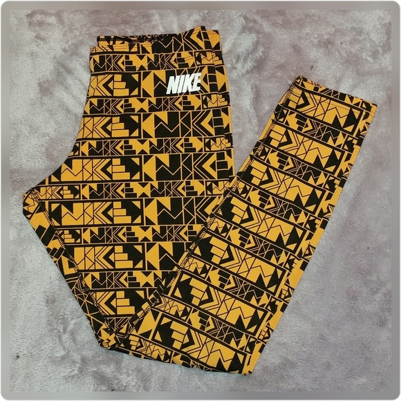 Nike Pants - 🆕NWOT Nike patterned workout leggings.